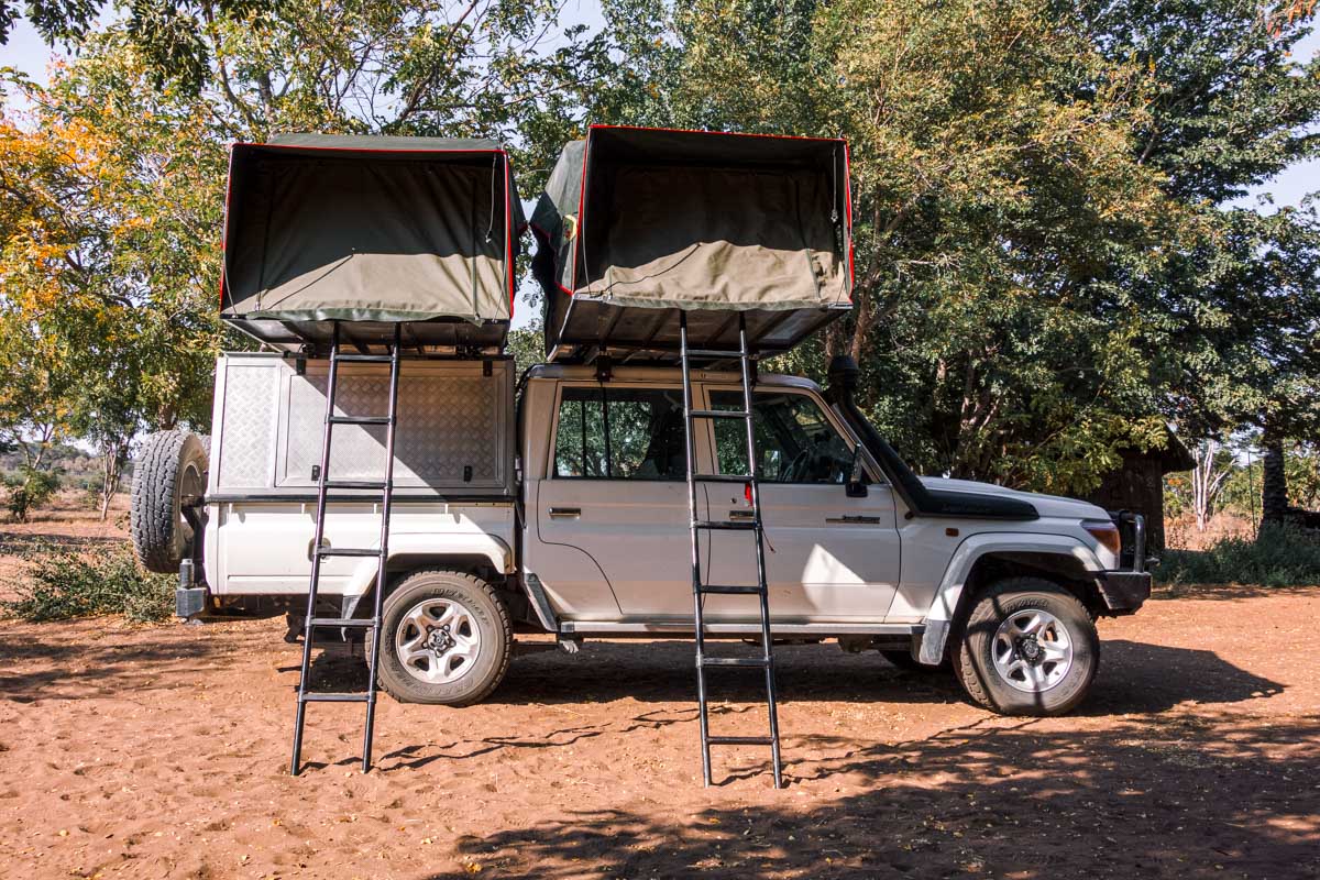 Safari self-drive : Land Cruiser équipé camping avec tentes de toit, Botswana, Namibie